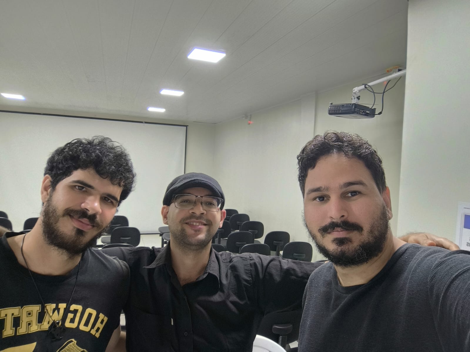 Equipe da Motion Mutum reunida para uma palestra