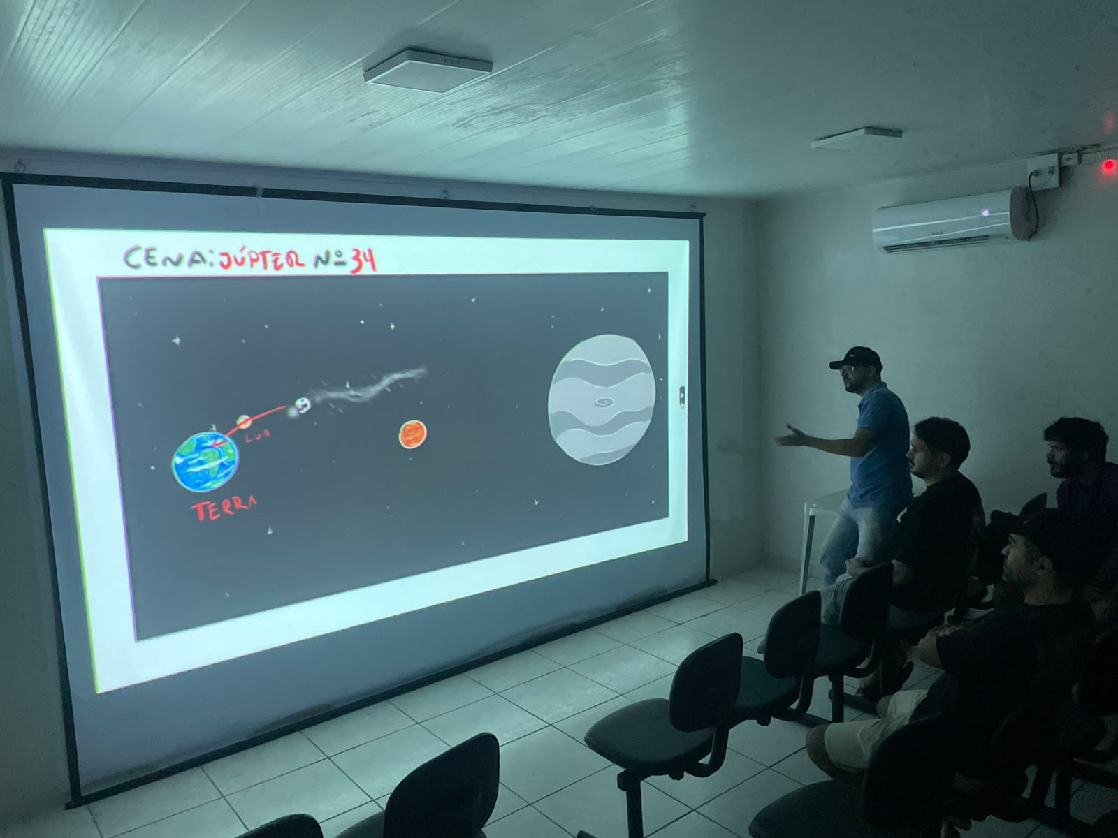 Storyboard do curta projetado na sala de exibição da Motion Mutum